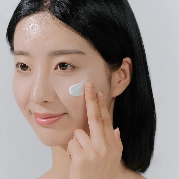 SKIN1004 Centella Hyalu Cica Water Fit Sun Serum4.jpg